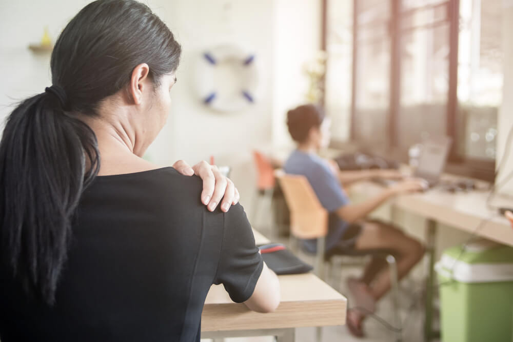 Three symptoms of shoulder pain to not overlook