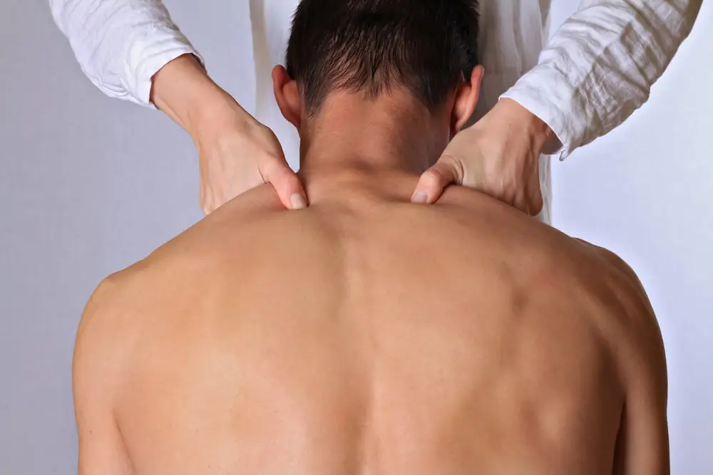 Three benefits of physical therapy for chronic neck pain treatment shutterstock 412614166 2 chronic neck pain treatment