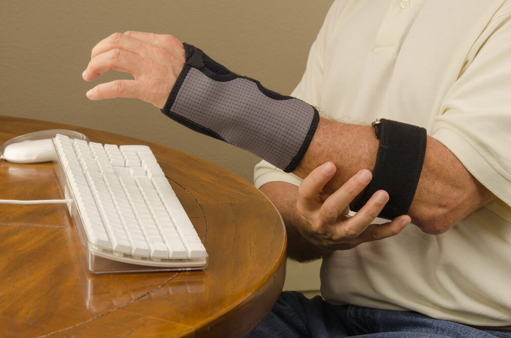 Three options to treat wrist pain from bending or pressure shutterstock 288661940 wrist pain from bending or pressure