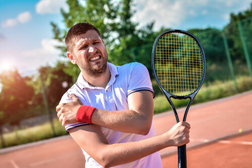 3 potential causes of shoulder pain when moving your arm across your body shutterstock 1120756592 3 potential causes of shoulder pain when moving your arm across your body