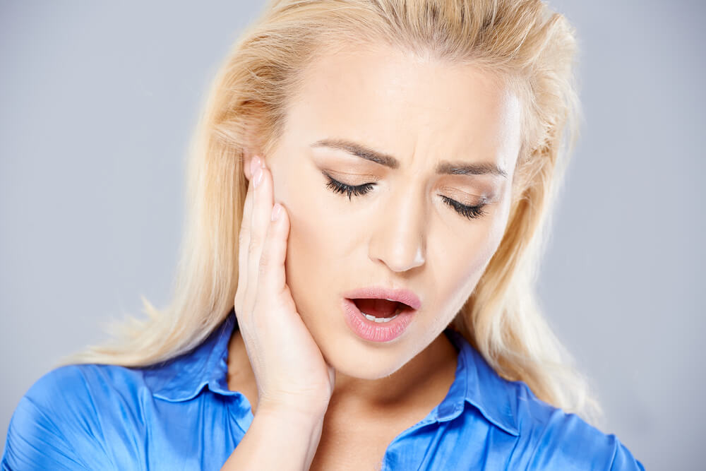 What to do if your ear hurts when you bite down shutterstock 196211201 1 ear hurts when i bite down (tmj dysfunction)
