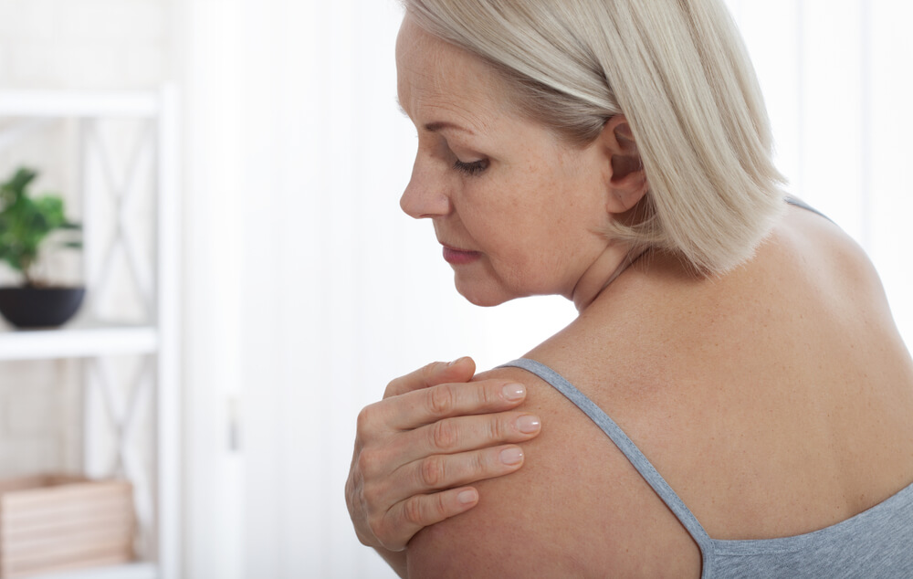 Five pinched nerve in shoulder symptoms that mean you may need treatment
