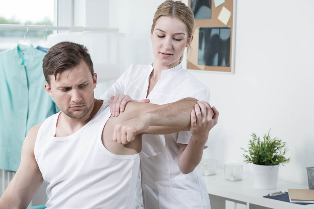 How long is physical therapy after rotator cuff surgery? shutterstock 326485883 How long is physical therapy after rotator cuff surgery?