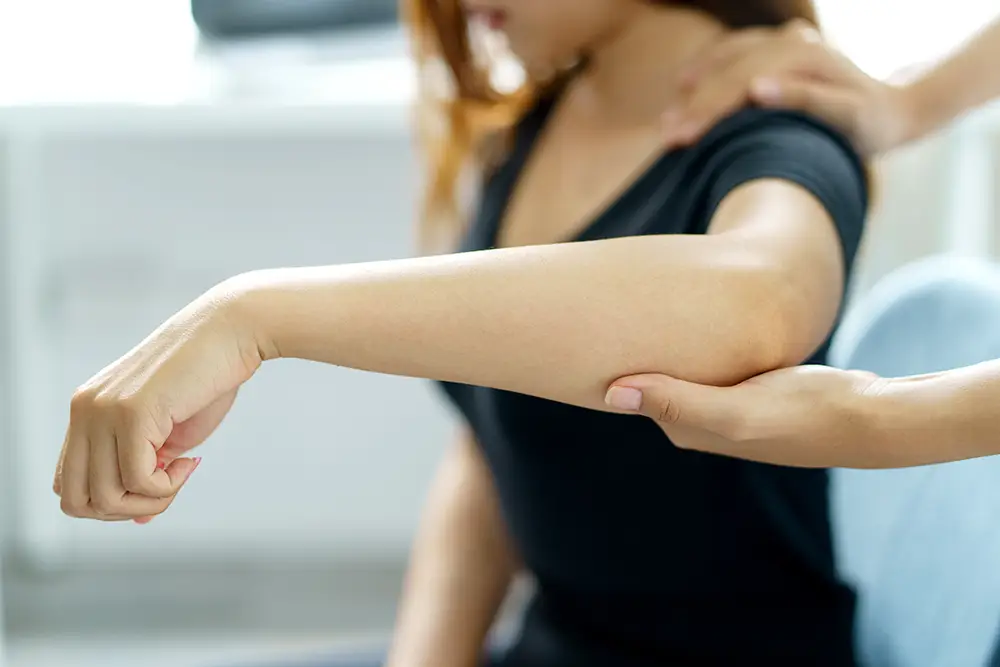 Dealing with muscle pain in your forearm? Check out these 6 possible causes asian woman physiotherapist oversees the patient s 2023 11 27 05 09 51 utc Dealing with muscle pain in your forearm? Check out these 6 possible causes